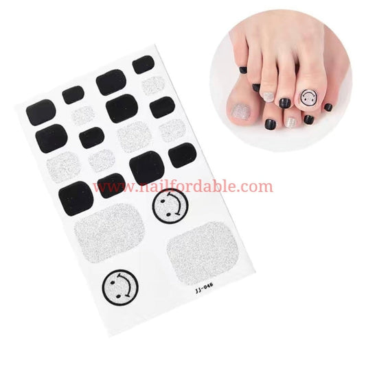 Silver happy face | Nail Wraps | Nail Stickers | Nail Strips | Gel Nails | Nail Polish Wraps - Nailfordable